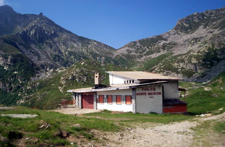 Oropa - Monte Mucrone (Valle Oropa): stazione inferiore della funivia del Mucrone, ormai diroccata