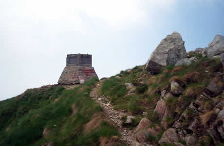 Oropa - Monte Mucrone (Valle Oropa): vetta del Mucrone: obelisco sulla vetta