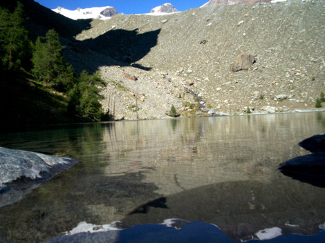 lago Bleu: il Breithorn orientale, la roccia Nera ed il Pollice si specchiano nel lago