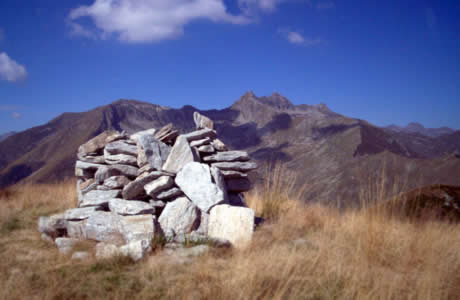 Cima dell'Asnass (Val Sessera): 
cima dell'Asnass, con vista su: cima d'Ala,colle del manzo, punta del Manzo, Cravile 