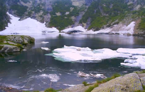 Lago della Vecchia (Valle del Cervo): ghiaccio nel lago della Vecchia