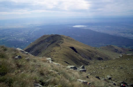 Colma del Mombarone (Valle Elvo): cresta e lago di Viverone