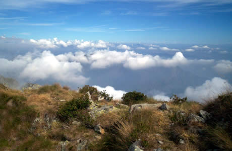 Monte Barone di Coggiola (Val Sessera): 
la pianura coperta dalle nubi