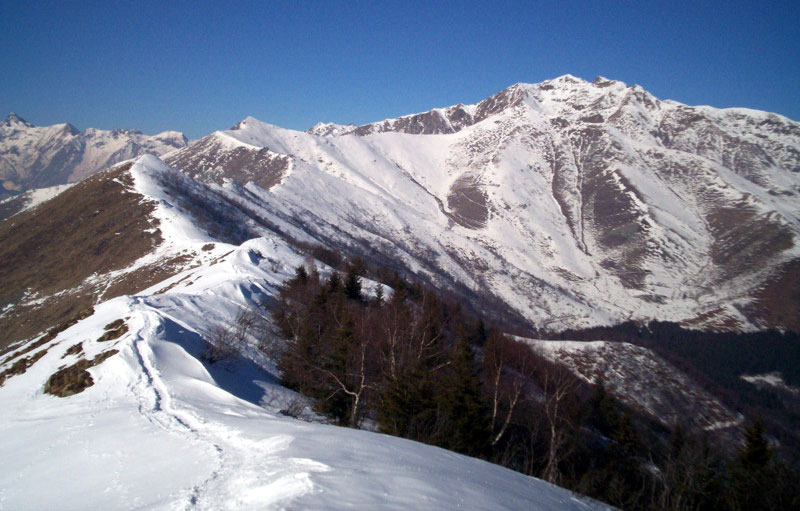 Monticchio (valle Cervo): dalla cresta verso la cima di Bò