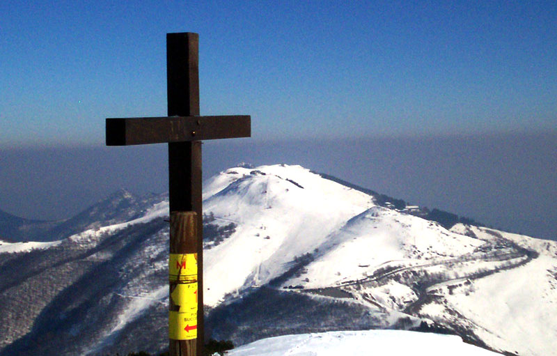 Monticchio (valle Cervo): croce di vetta verso Bielmonte