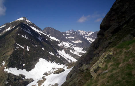 Monte Tovo (Valle Oropa): dalla bocchetta di Finestra: monte Camino, la punta di Lej Long, Dame di Challant